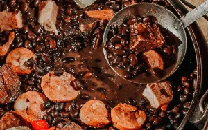 Feijoada, uma explosão de sabor.