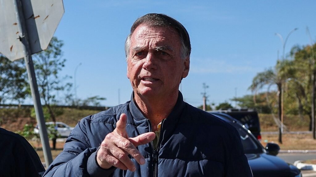 Moraes impõe tornozeleira eletrônica e restrições a Bolsonaro após operação da PF 1 2025 07 18t134348z 302688637 rc21pfaafuua rtrmadp 3 brazil bolsonaro