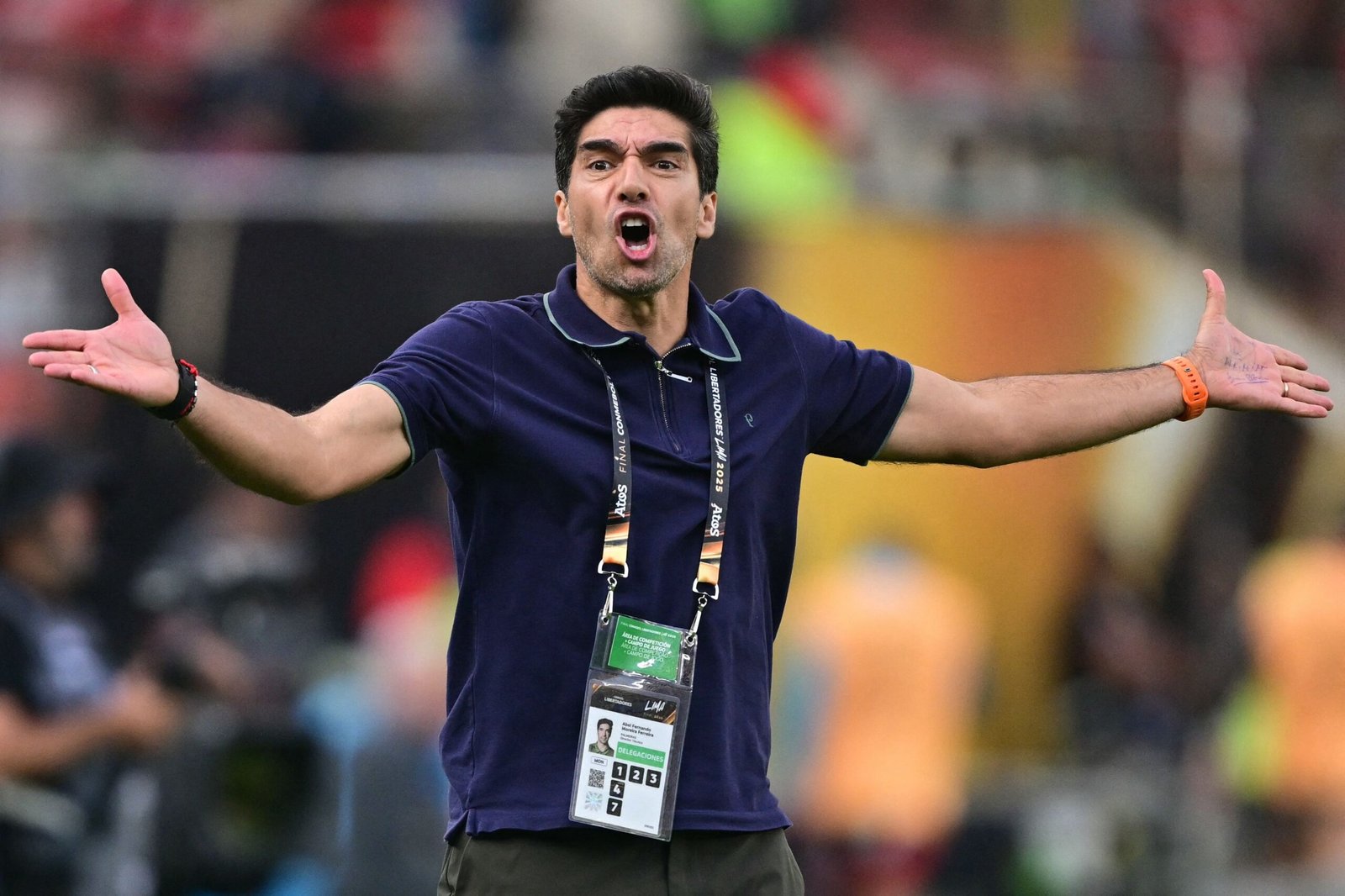 Técnicos mais indisciplinados do futebol brasileiro: o impacto dos cartões no desempenho e na longevidade