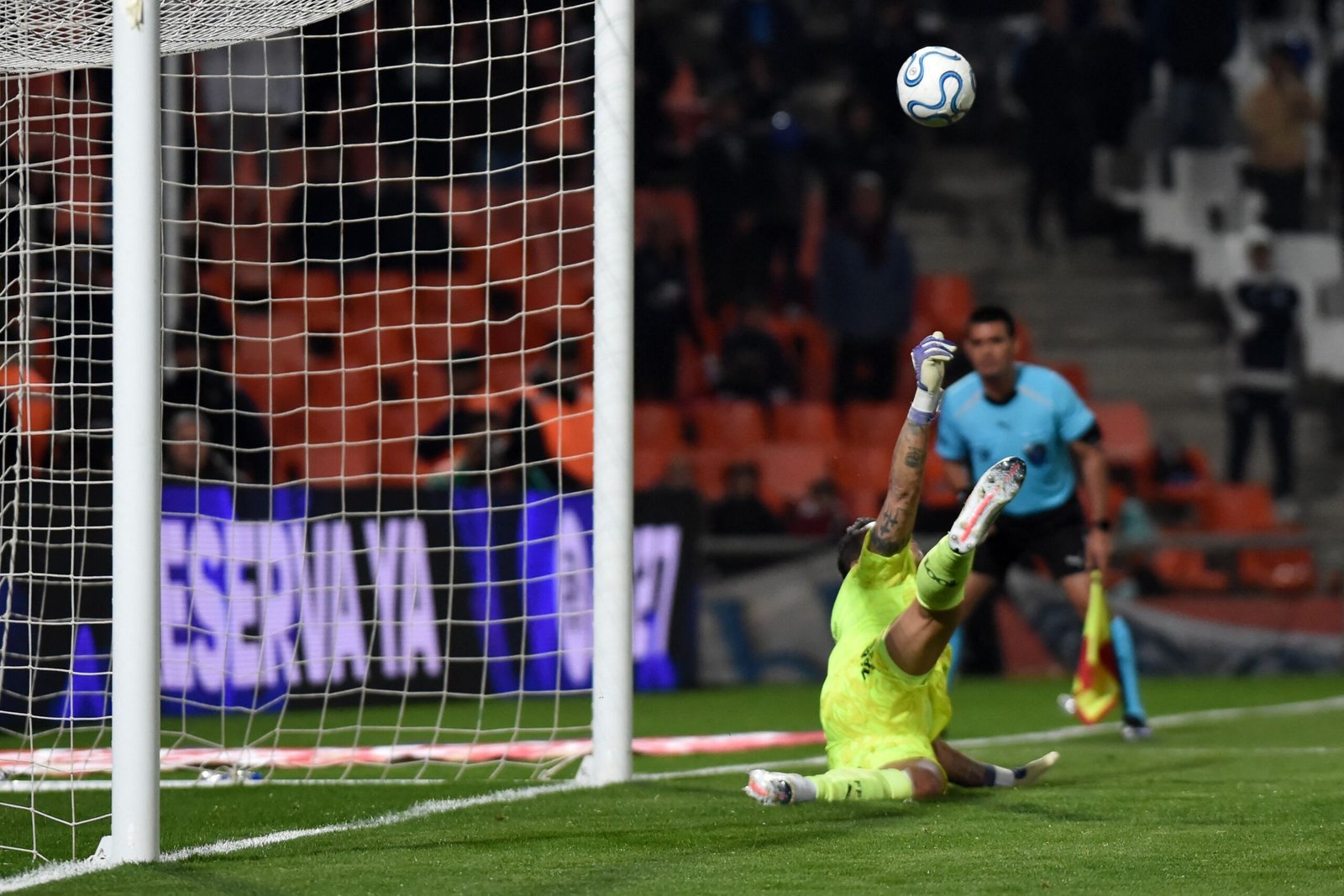 Fábio brilha nos pênaltis e garante classificação do Fluminense na Libertadores