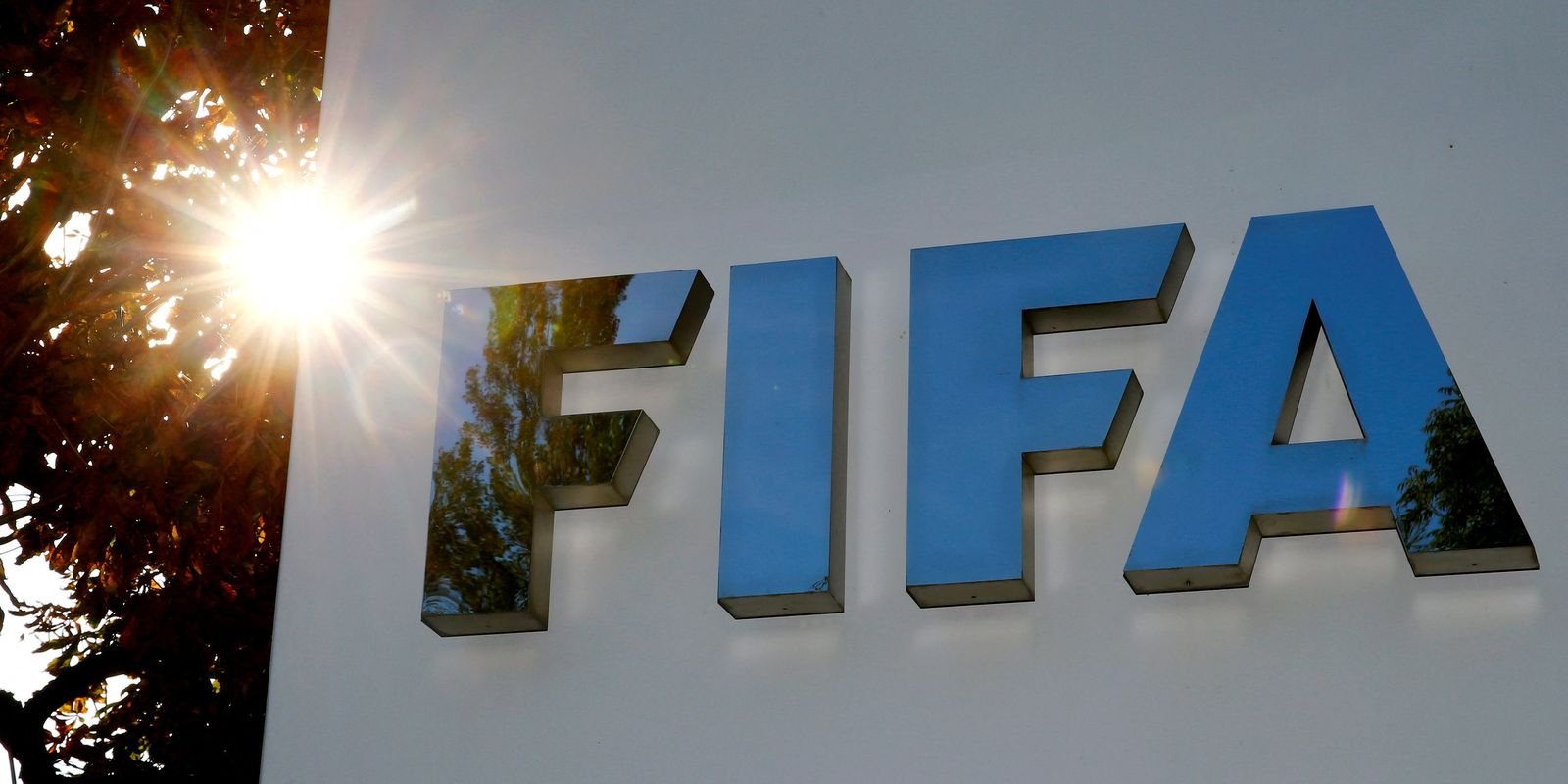 Gianni Infantino perde apoio de federações europeias na Fifa 1 Sérvia e Suécia seguem País de Gales e rejeitam reeleição de Infantino